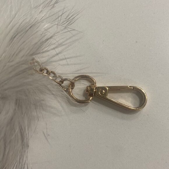 Fox Tail Keychain - Picture 3 of 3